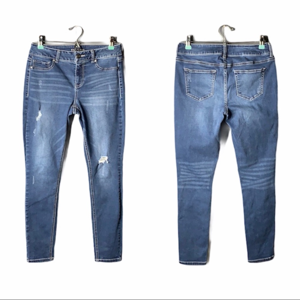 Maurices Distressed Denim Jeans‎